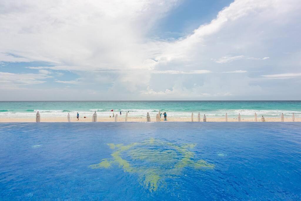 Caribbean Ocean View At The Zone